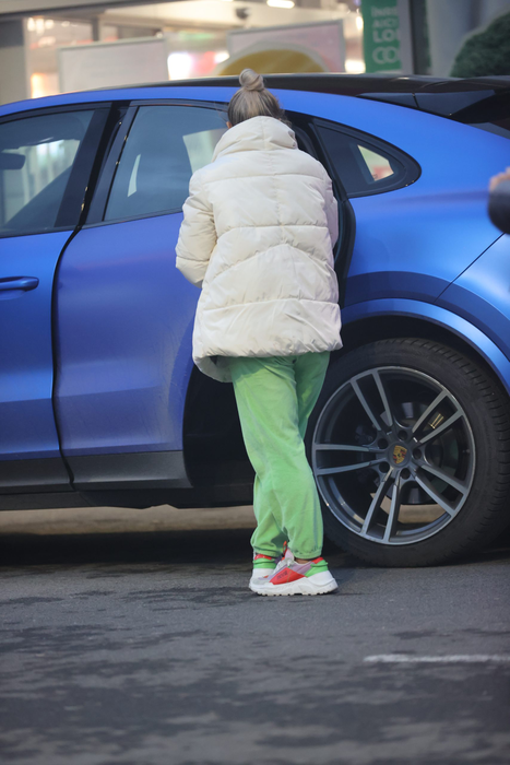 Cum arată Amna când are impresia că nu o vede nimeni "Bravo, ai stil" la treburi casnice!