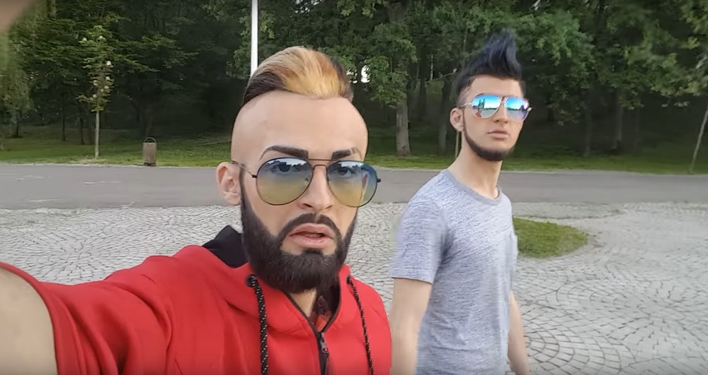 Malone și Roby Roberto, în viața reală! Ipostazele în care apar doi tineri care seamănă cu celebrele personaje din filmele lui Mihai Bendeac: „Am ieșit cu iubitele. Lumea cataloghează aiurea!”