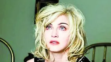 Pantofii Madonnei, licitati  la Balul de Halloween!