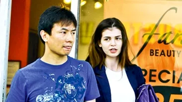 Monica Gabor, in drumul spre celebritate. Catalin Botezatu: Am vazut o diva pe covorul rosu, sute de cameramani si fotografi se ingramadeau sa-i ia un interviu. Se imbraca numai in Dior