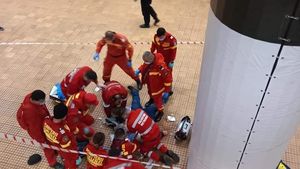 Un bărbat a murit la metrou, stația Unirii. Echipajul SMURD s-a chinuit să-l resusciteze