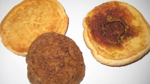 Experimentul care te va face să te gândeşti de două ori la ce mănânci! Cum arată un hamburger cumpărat in anul 1999