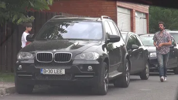 Activitate suspecta filmata de paparazzi acasa la Andreea Marin! Cum isi exerseaza Tuncay rolul de tata!