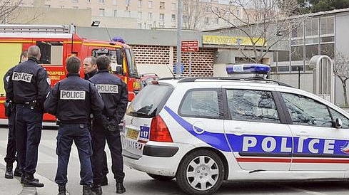 Atac în Franţa, soldat cu cinci răniţi, inclusiv trei poliţişti!