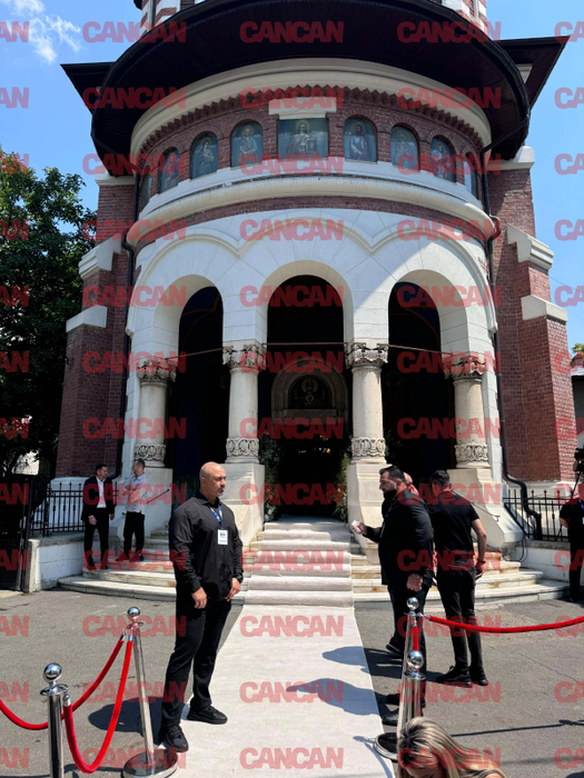 Primii invitați au ajuns la Biserica Sfântul Visarion, unde va avea loc cununia religioasă /Foto: CANCAN.RO