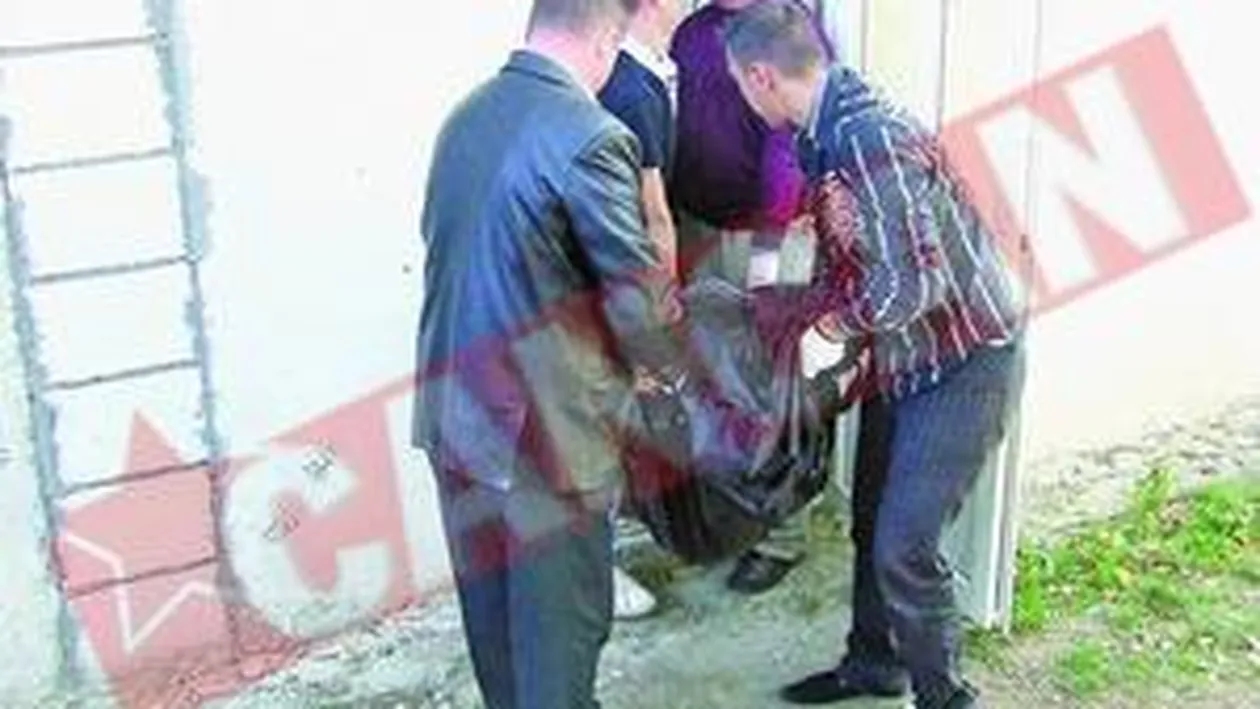 Isi asteapta si acum parintii sa intre pe usa