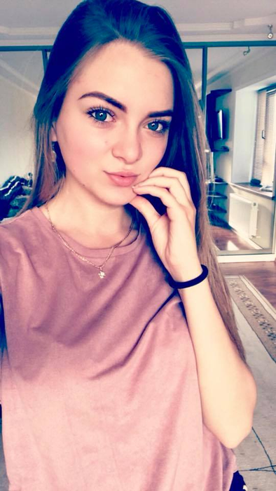 Cine e de fapt Daniela Machidon, sexy-studenta care a luat ultimul golden buzz la Românii au Talent. Ce nu s-a spus la Pro TV