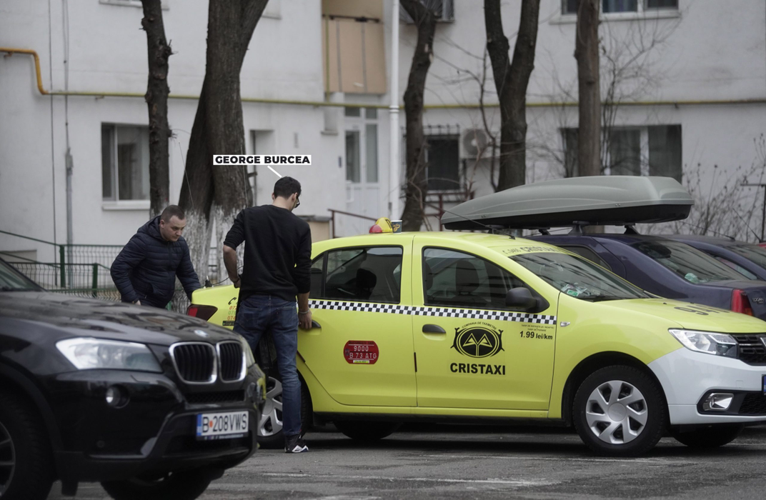 George Burcea intră într-un bloc din zona Vitan