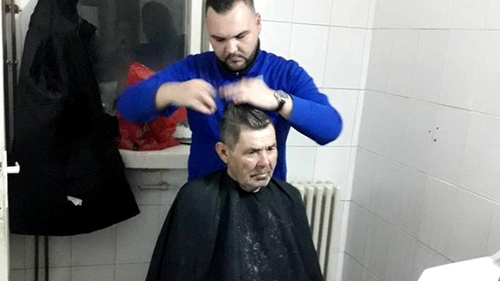Se deschid sau nu frizeriile și saloanele de coafură după 15 mai. Raed Arafat a făcut anunțul