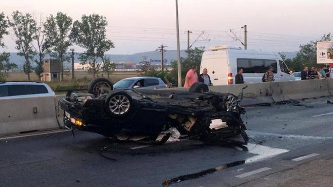 Şoferul de BMW care a murit la intrarea în Iaşi după ce a zburat cu maşina peste un zid avea o alcoolemie de comă. Până şi poliţiştii au fost şocaţi