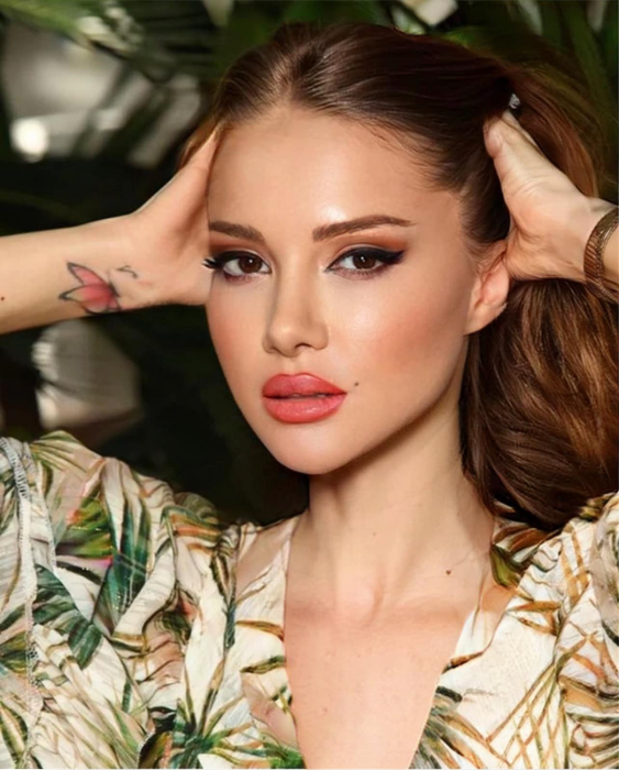 Otilia Bilionera, ”spectacol” într-un costum de baie minuscul. Cu cine s-a distrat blondina pe plajă, la Mamaia