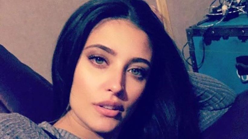 ANTONIA abia a devenit mămică, dar a reuşit să facă pe toată lumea să o ia razna cu formele ei! S-a pozat în lenjerie intimă din dantelă şi…