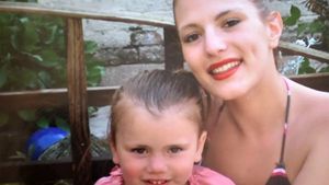 Această tânără a devenit bunică la o vârstă foarte fragedă. Ireal câți ani are, de fapt