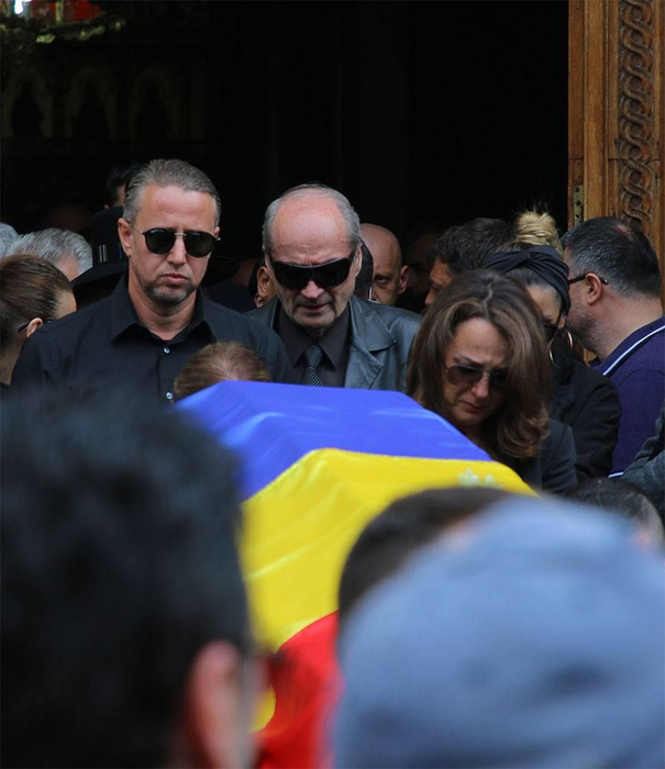 Bărbatul Ionelei Prodan, Toni Antohi, a fost dărâmat de durere, la înmormântarea iubirii vieții lui