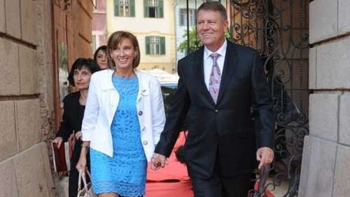 Sotia Presedintelui este in plin razboi cu institutiile statului! Carmen Iohannis a dat in judecata si liceul la care preda!