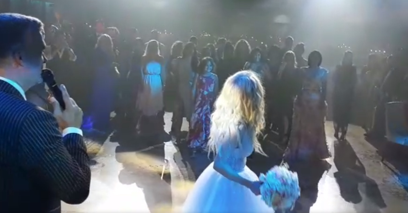 Cine este vedeta care a prins buchetul aruncat de mireasa Andreea Bălan! Urmează încă o nuntă în showbiz!