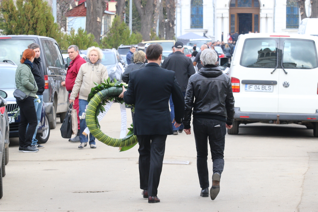 Milionarul Stelian Gheorghe a participat la înmormântare şi i-a adus lui Vasile Turcu o coroană