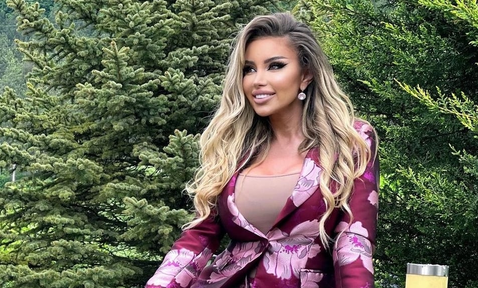 E acuzată că n-a înapoiat o rochie împrumutată / (Sursa: Instagram)