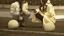 Alina Pușcău și Olga Barcari, duo de senzație! After-party la sol, direct pe trotuar