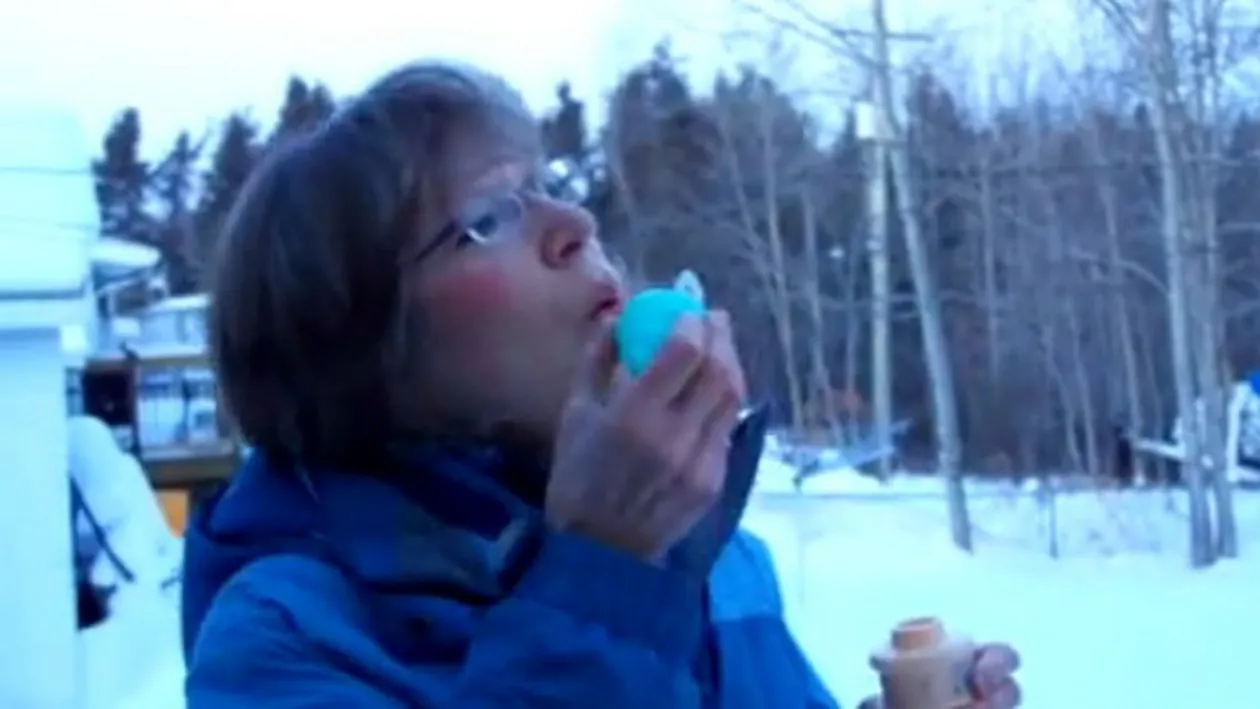 Ce se intampla cand faci baloane de sapun la -45 de grade Celsius! VIDEO