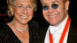 Elton John, în doliu! Mama artistului a murit