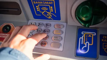 Schimbări importante pentru toți românii care scot bani de la bancomat. Măsura a intrat deja în vigoare