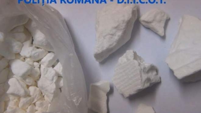 Un tânăr din Gorj a fost prins în trafic cu droguri de 25.000 de euro