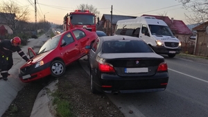 Grav accident în județul Cluj. Un tânăr de 24 de ani a ajuns la spital în urma impactului