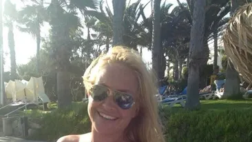 Vica s-a dezbrăcat, s-a pozat, a publicat şi apoi a şters-o! Greşeala pe care a realizat-o prea târziu blonda