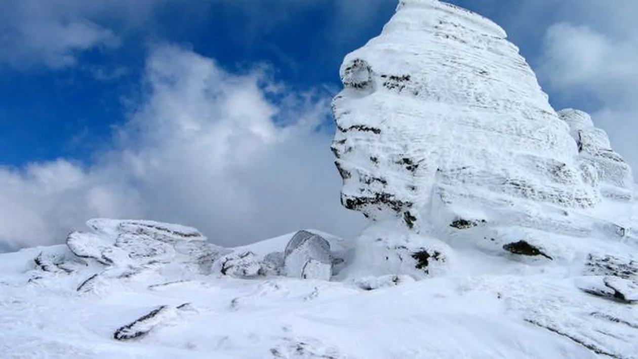 Revelion de coşmar pentru 135 de turişti rămaşi blocaţi pe platoul Bucegi! Operaţiunea de salvare a durat 5 ore