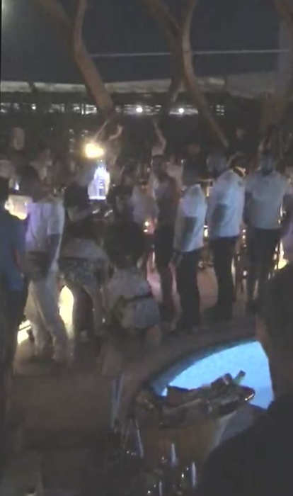 Trupa veselă a Ioanei s-a distrat pe măsură la Nuba