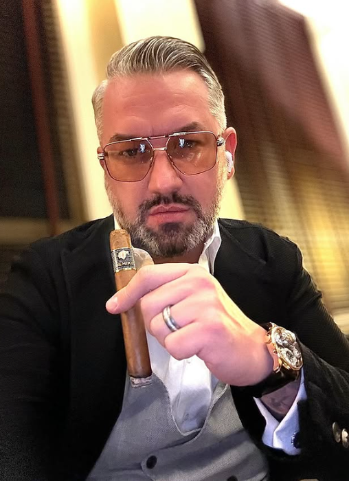 Cum ar fi profitat Dragoș Sprînceana de identitatea unui fost angajat decedat pentru a fenta datorii de peste 20 de milioane $ în America