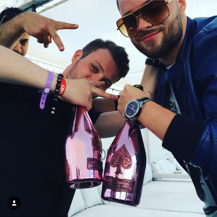 Alex Rus cumpără șampanii Armand de Brignac la Loft Mamaia
