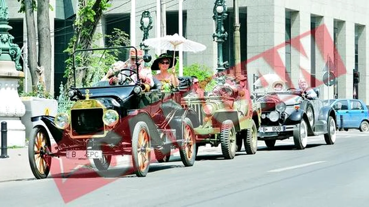 Parada de vehicule de epoca, pe strazile Capitalei