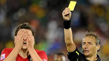 „Și-a luat cartonaș galben” sau „a primit cartonaș galben”? Cum e corect şi de ce