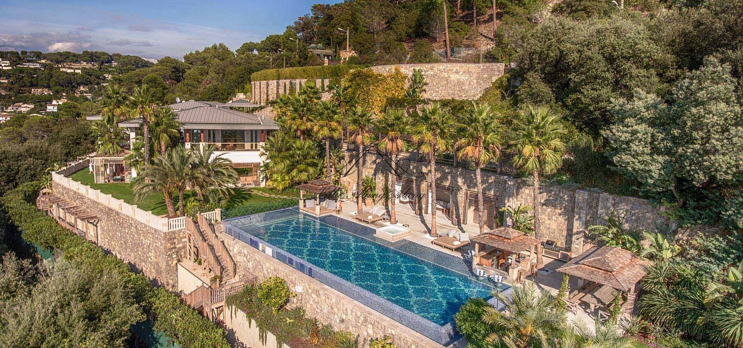 Imagini spectaculoase din vila „Alang Alang” de pe Riviera franceză, deținută de fostul iubit al Loredanei (ex-Trident)