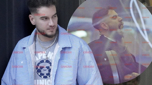 Theo Zeciu a tras un pui de somn chiar la salon. Viața de influencer nu e deloc ușoară