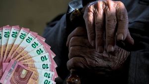 O badantă din Italia s-a căsătorit cu bătrânul pe care îl asista. Rudele acestuia vor să o lase fără moștenire