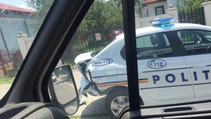 Accident nemaivăzut. Trei maşini noi de Poliţie s-au ciocnit între ele, în trafic, în Balş-Olt