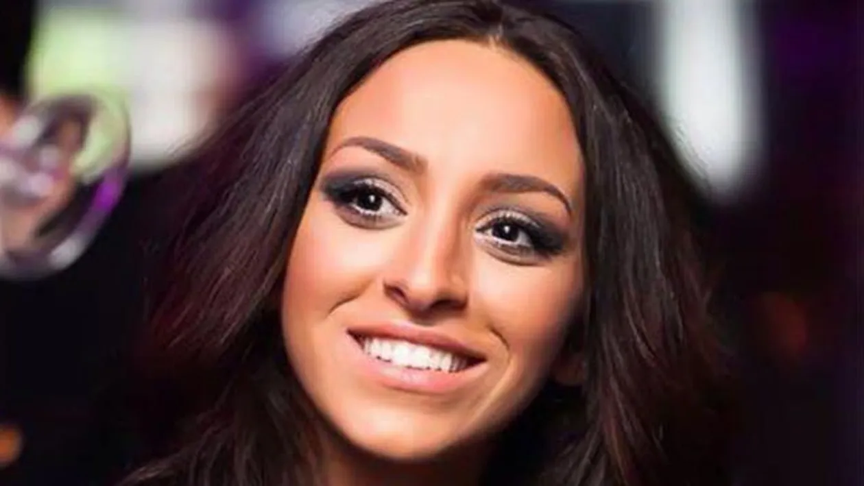 Prima fotografie cu Ruby si noul ei iubit dezbracat! Adrian s-a asezat in spatele ei si a facut-o sa ii iasa ochii din orbite