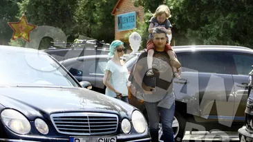 Imagini rare! Familia Oana Sarbu - Robert Turcescu, in formula completa!