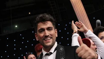 Nu te-ai fi asteptat vreodata la asta! Cristian Tudor Popescu a cantat lautareste si l-a imitat pe Cezar Ouatu! Asculta-l aici!