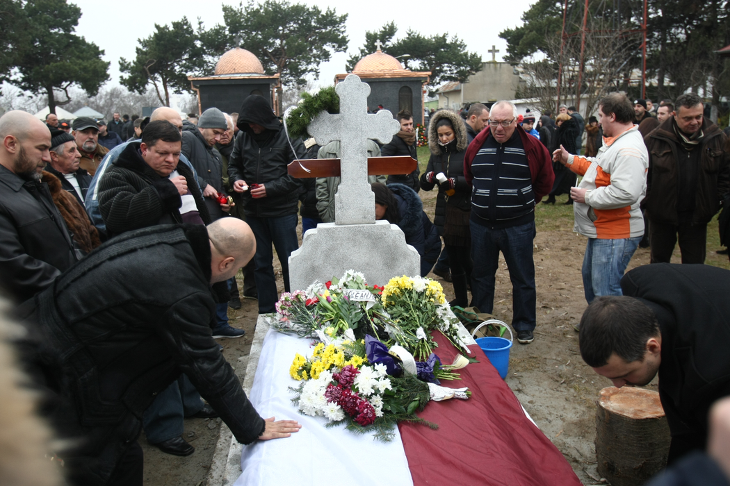 La înmormântarea lui Nicolae Manea au participat sute de oameni