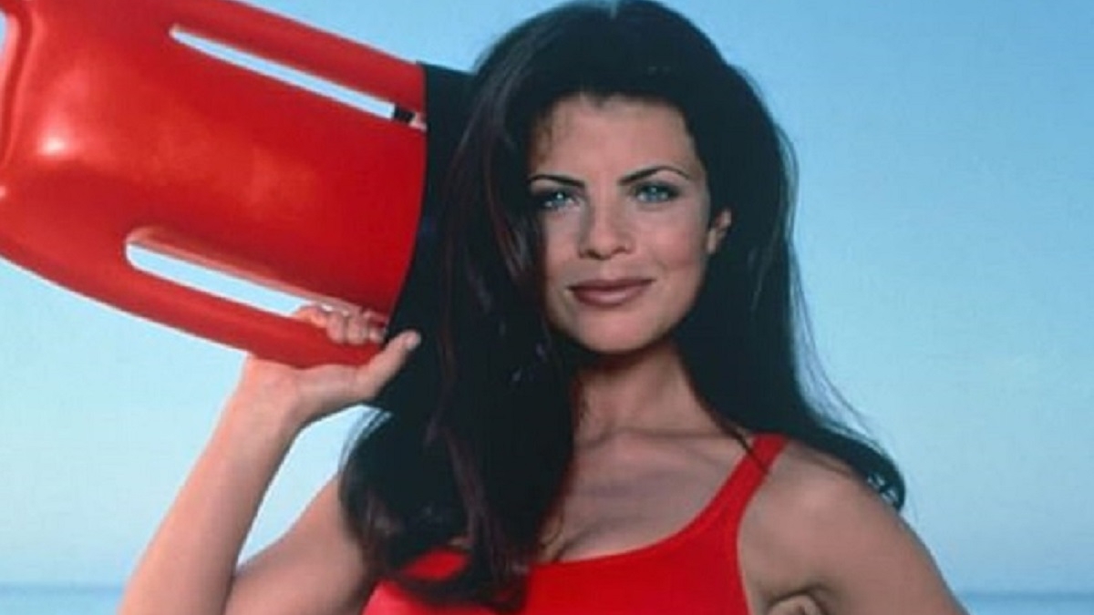 Incredibil cum arată Yasmine Bleeth, la 20 de ani de când făcea furori în celebrul serial ”Baywatch”