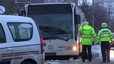 Ce se intampla daca lasi un Dorel sa deszapezeasca cu excavatorul Capitala? Devine pericol public la volan!