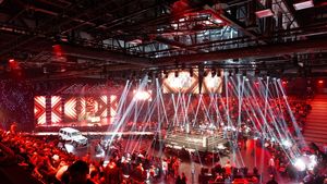 (P) Arena DVTK vuiește în timp ce turneul HELL Boxing Kings debutează cu knockouturi, victorii și tribune pline