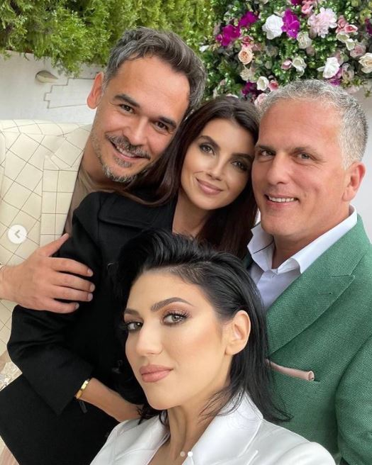 Ce ținută sexy a purtat iubita lui Răzvan Simion la cununia Gabrielei Prisăcariu cu Dani Oțil! Alintul folosit de prezentator pentru Daliana Răducan | FOTO