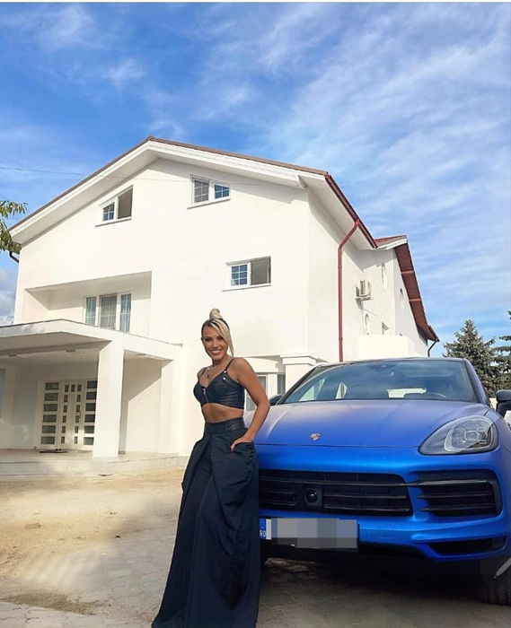 Amna are un super bolid de zeci de mii de auro / foto: Instagram
