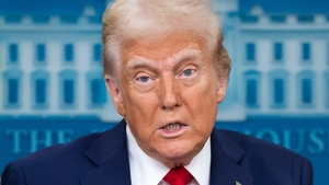 Donald Trump stârnește o nouă controversă după ce s-a afișat ca Elvis Presley într-o imagine creată cu inteligența artificială