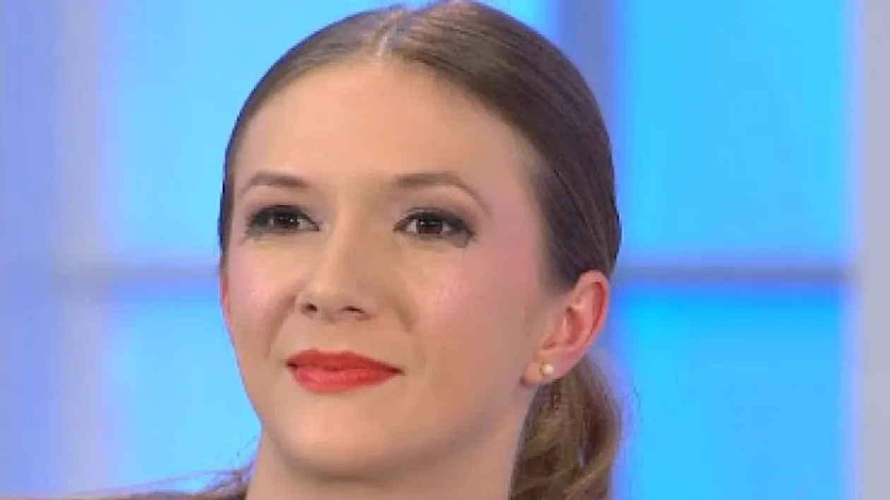 Adela Popescu si-a luat amenda? Iata cu cine s-a pozat in mijlocul strazii